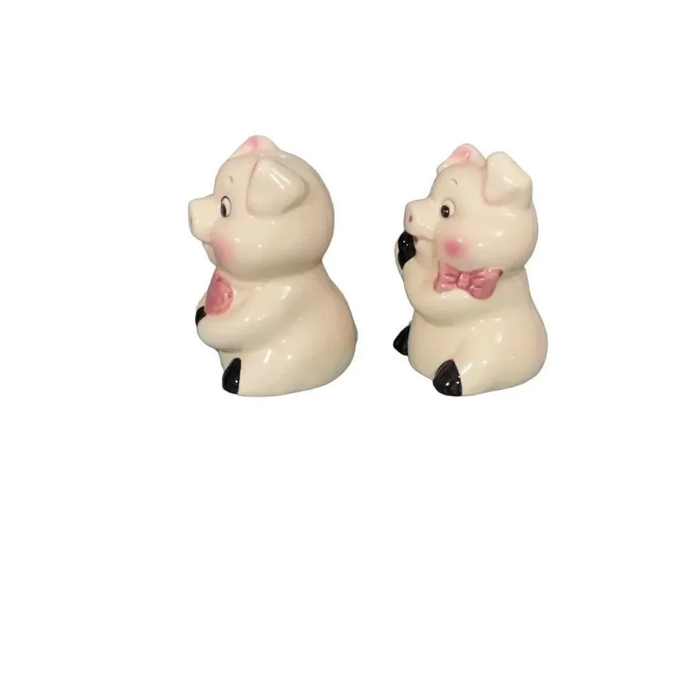 Pigs in Love Salt and Pepper Shaker Set Gloss Finish Farm Animal 3.5”